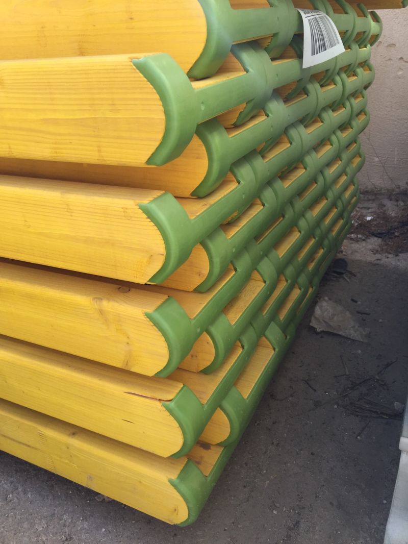 Embout plastique des poutrelles bois sur le secteur de Fréjus